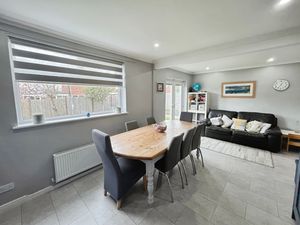 Kitchen Diner- click for photo gallery